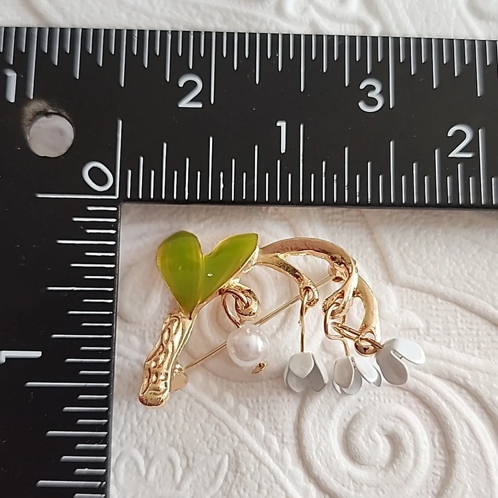 FLOWER Brooch Simulated Pearl Lily of the valley - Picture 3 of 3